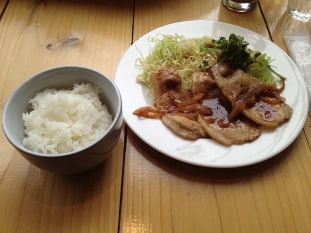 Snapdishの料理写真:生姜焼き定食。|Takayuki Sugimotoさん