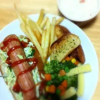 cheezy hotdog wif garlic bread dip into mushroom soup|aleyaさん