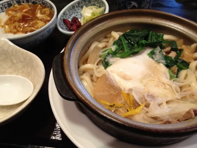 Snapdishの料理写真:煮込みうどん(小カレー)|shinoktzwさん