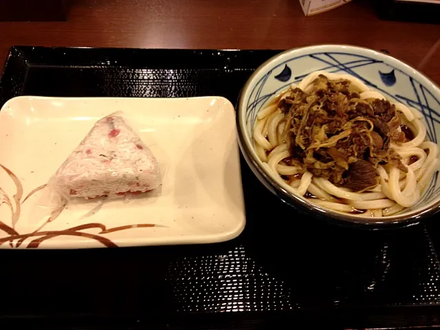 Snapdishの料理写真:肉ごぼうぶっかけうどん|ぶっちさん