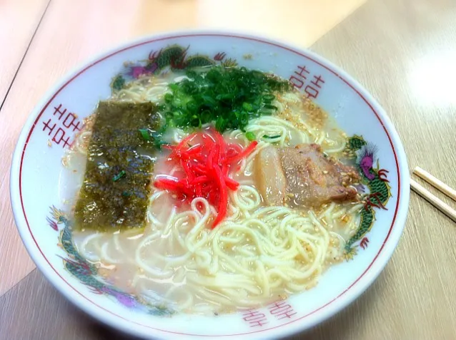 今日の昼飯→ラーメン＋弁当＋たこ焼き|shoma ohnoさん