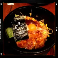 Snapdishの料理写真:豚とキムチとにんにくの石焼きビビンバ|yukikoさん