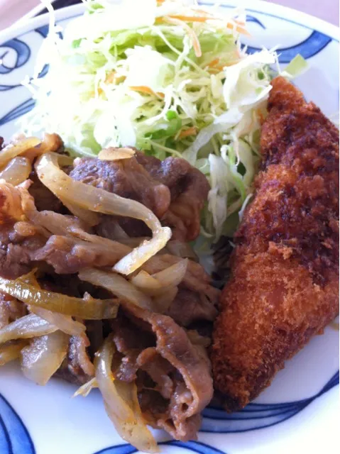 カルビ焼とチキンカツのセットで。いつもの学食にて。|yxxtsさん