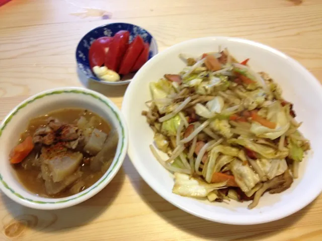 単身赴任メシ！野菜炒めとモツ煮|Alexさん