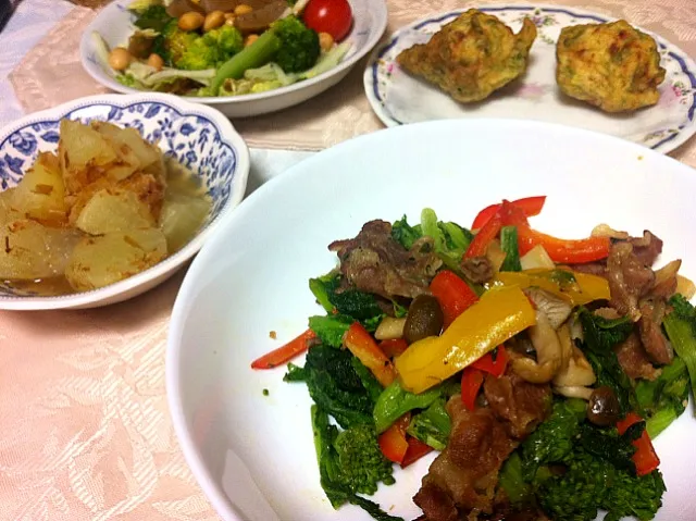 菜の花がおいしい季節になったー！！  塩麹と醤油と柚子胡椒で炒めてみました。大根は鰹節と白だしで。|ナショ坊☆さん