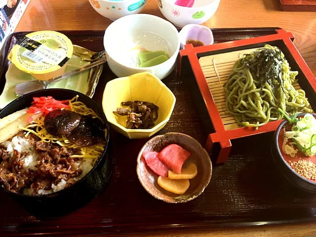 Snapdishの料理写真:飛騨牛しぐれ丼定食|romiさん