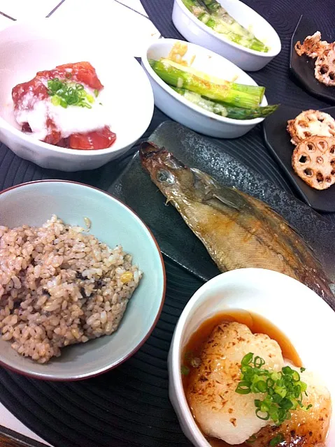 今日は和食！  大根もちの和風あんかけ  魚の干物 蓮根からあげ  マグロの山かけ アスパラのチーズ焼き|よしいみさとさん