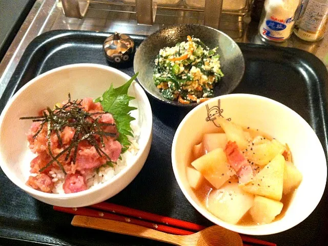 ひっさしぶりにちゃんとごはん作った(=ﾟωﾟ)  ネギトロ丼、かぶのスープ煮、白和え|てつこさん