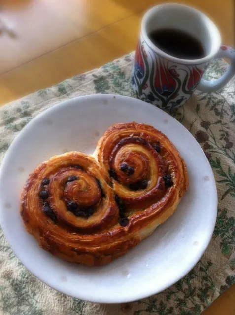 以前は朝ごはんは基本食べない派だったのですが、最近ちょっと早く起きて美味しい朝ごはんを食べる自分ブーム。 それもこれも、メゾンカイザーのパンが美味しすぎるから。 今日はデニッシュでしたが、個人的には小麦の香りのしっかりする、ハード系の食事パンのが好き♡|snow0403さん