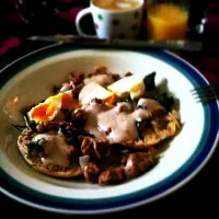 poached eggs, sausage,coconut milk white gravy|tracy ducasseさん