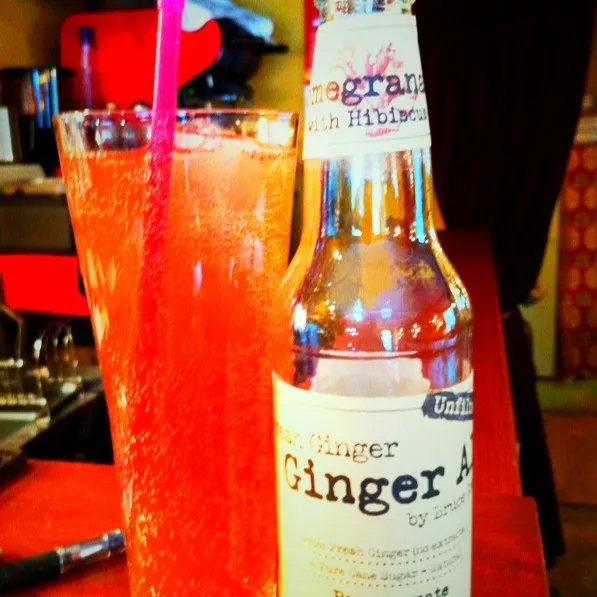 amazing new gingerale with pomegranate and hibiscus|lauren shannonさん