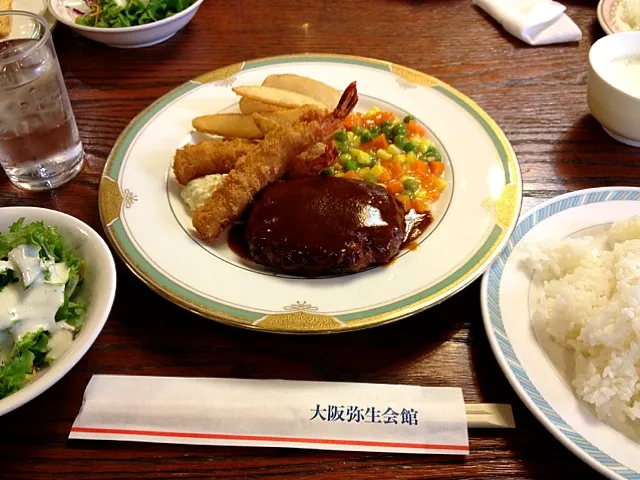 ハンバーグとエビフライランチ|すかラインさん