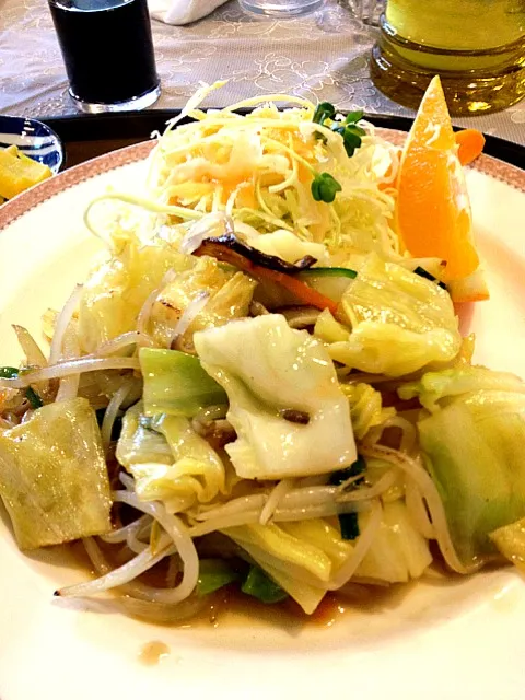 Snapdishの料理写真:野菜炒めランチ|Tetsuya Kurokawaさん