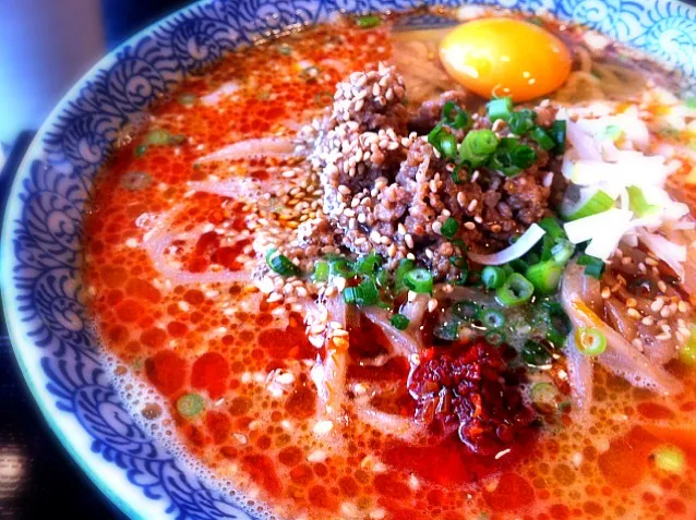 近所に開店した店で、担々そば。麺が太めの日本そばだけど、最近こういう組合せ出すとこ増えたな|もとゆきさん