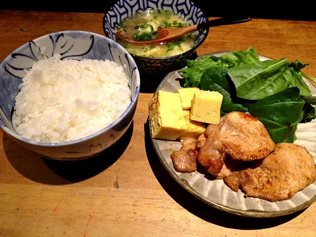 Snapdishの料理写真:豚肉のしょうが焼き定食|前田 タカシさん