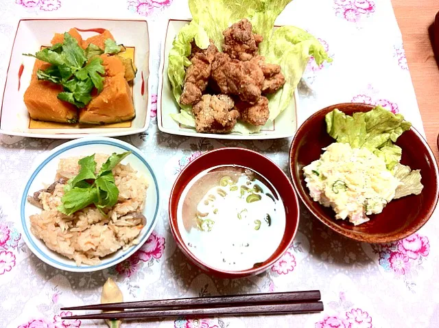 鳥の唐揚げ、かぼちゃの煮付け、ポテトサラダ、炊き込みごはん、大根の味噌汁|Kaori Takedaさん