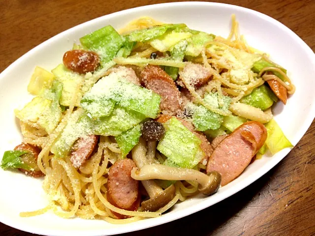 Snapdishの料理写真:きのことウィンナーとキャベツの和風パスタ|tomokoさん