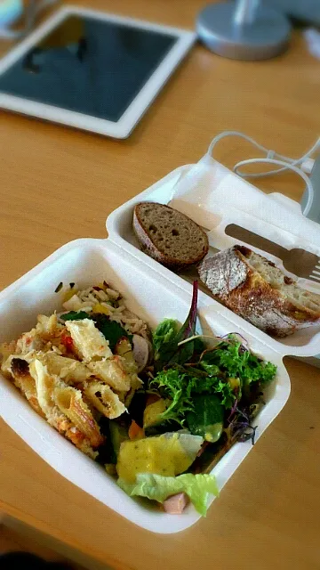 今日も近所のデリからテイクアウト  awesome takeout  from deli cafe nextdoor|Funky Chefさん