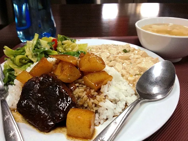 Steak rice with tofu and vegetables|Billy Djunaidiさん