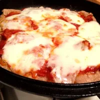 cast iron pizza|Mariel Carneyさん