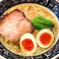 Snapdishの料理写真:味玉塩ラーメン|ちゃろりーぬ。さん