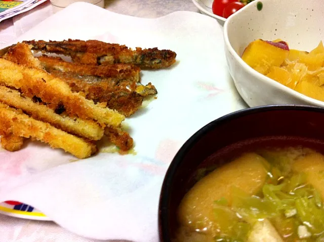 夕飯。ししゃもとエシャレット揚げた。キャベツは生では食べられません…|ナショ坊☆さん