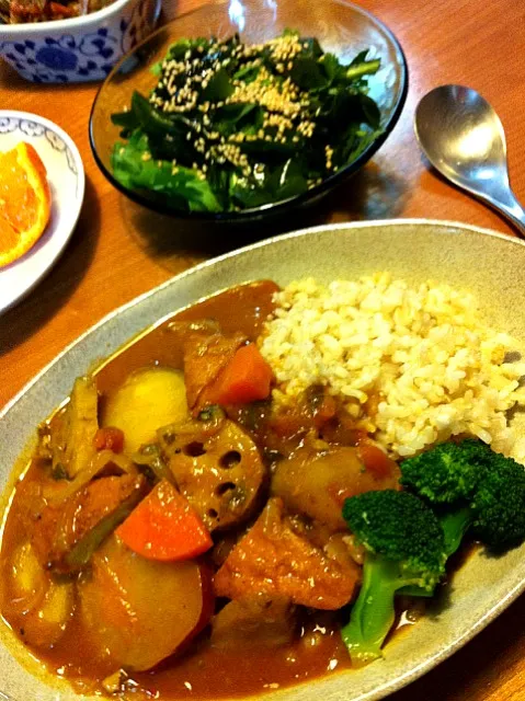 朝カレー、加齢で早起きおはようさん！根菜と厚揚げ、肉なしです。何だか疲れた週末は野菜に元気をもらいしょうね♡|Suzuki Akikoさん