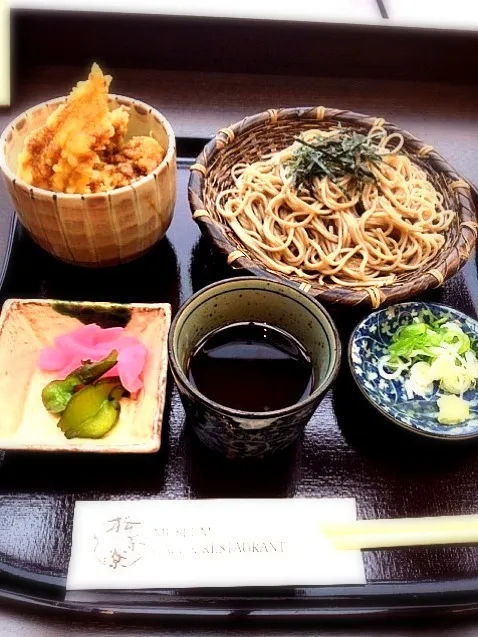 Snapdishの料理写真:とり天丼とお蕎麦のセット|ハチさん