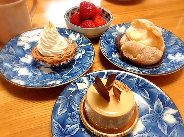 Cakes with strawberries|Junya Tanakaさん