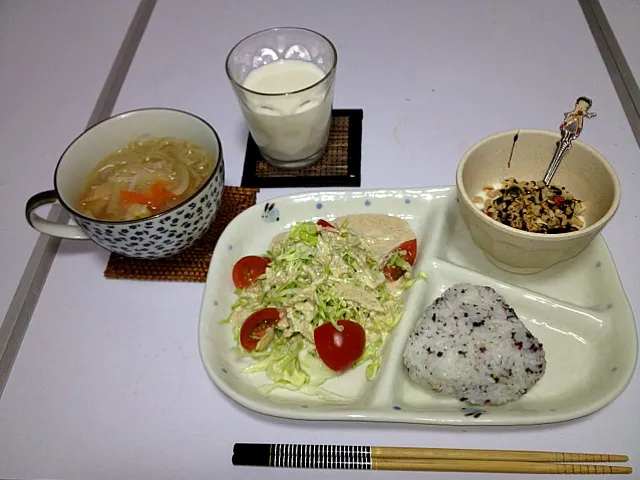 春雨スープとサラダとヨーグルトのモーニング|たかひろさん