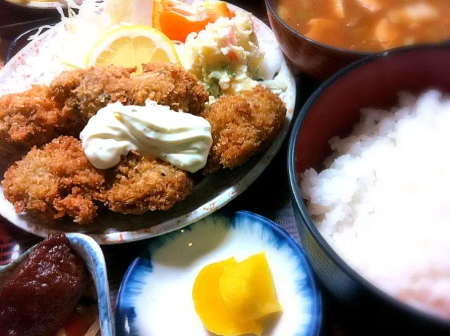 本日の夕食。カキフライ定食。|JTKさん