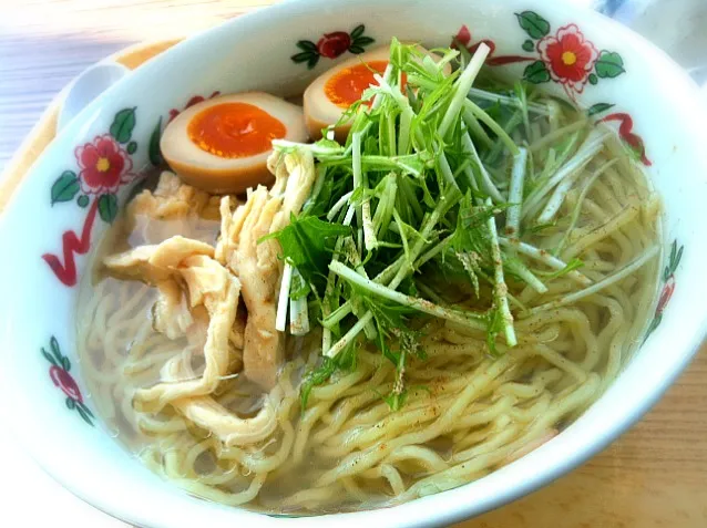 Snapdishの料理写真:本日のランチ。鶏塩ラーメン(400円)|JTKさん