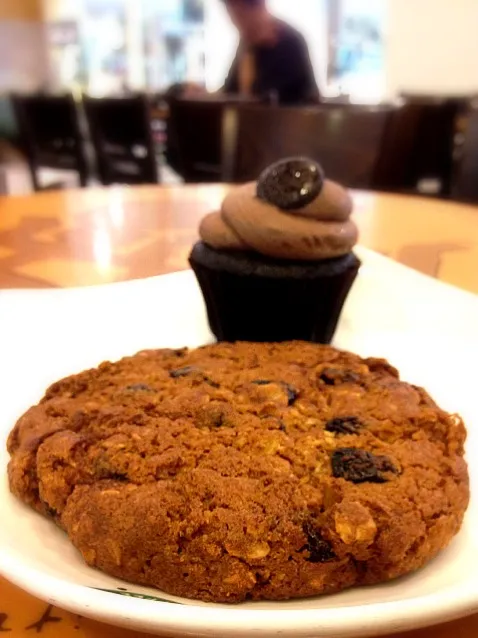 giant cookie mini cupcake|willzさん