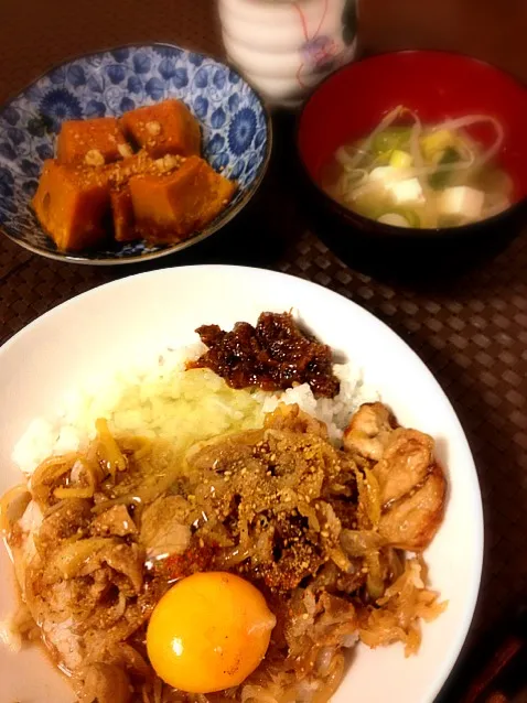 スタミナ豚丼、お味噌汁、かぼちゃ甘煮|ぷっちょさん