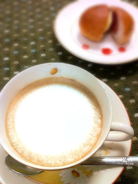 Snapdishの料理写真:まんまるカプチーノとsatsuki バタール|tonさん