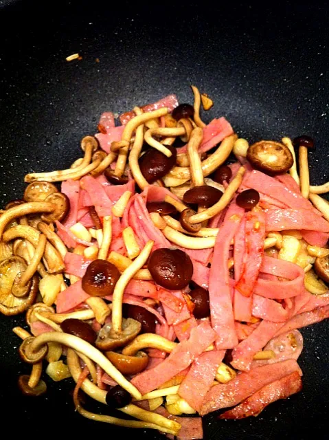 Mushroom and ham for my pasta|Prapanpimさん