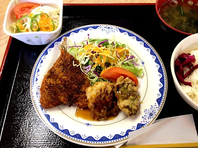 ピーマンの肉詰め照焼きソースと鯵フライ|すかラインさん