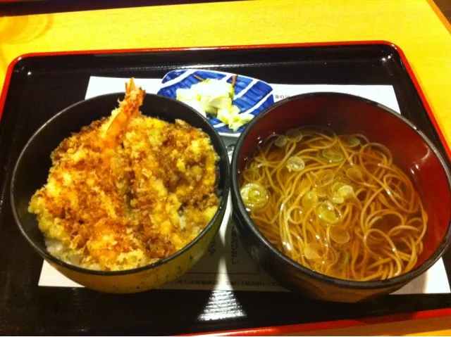 Snapdishの料理写真:天丼とお蕎麦セット|pstlyurさん