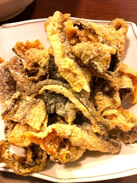 deep-fried fish skins|HeidiLittleさん