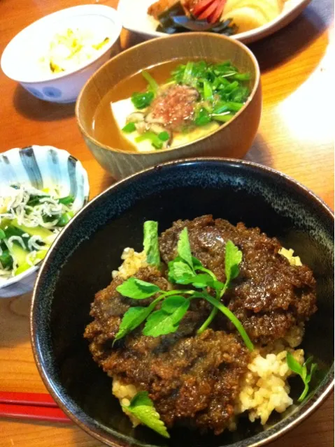 美味しけりゃあ偽物だっていいのよ！蓮根の蒲焼き丼、メイプルシロップ入りのタレはセレブの味。（言い過ぎ）おはようございます！|Suzuki Akikoさん