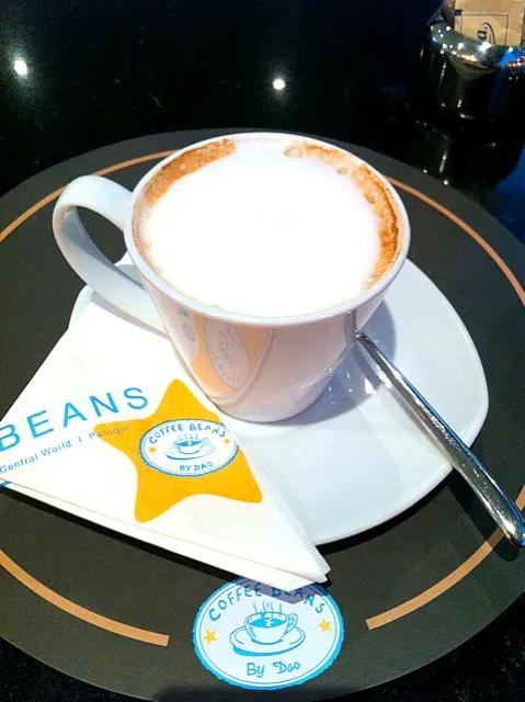 Hot Cappuchino @ Coffee beans by Dao |conanjungさん