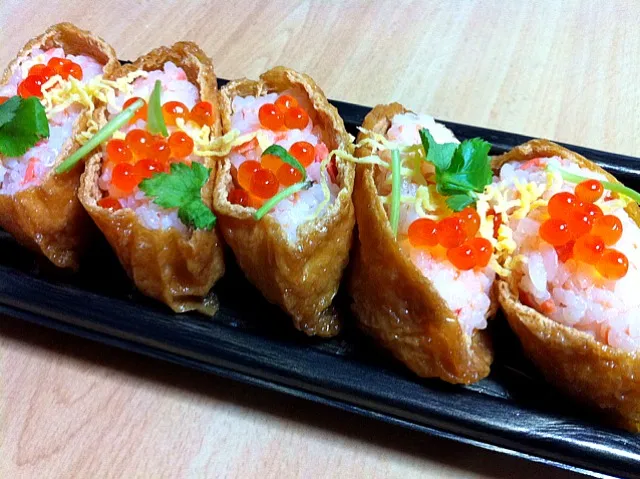 紅鮭と紅ずわいがにの彩り稲荷|あやきちさん