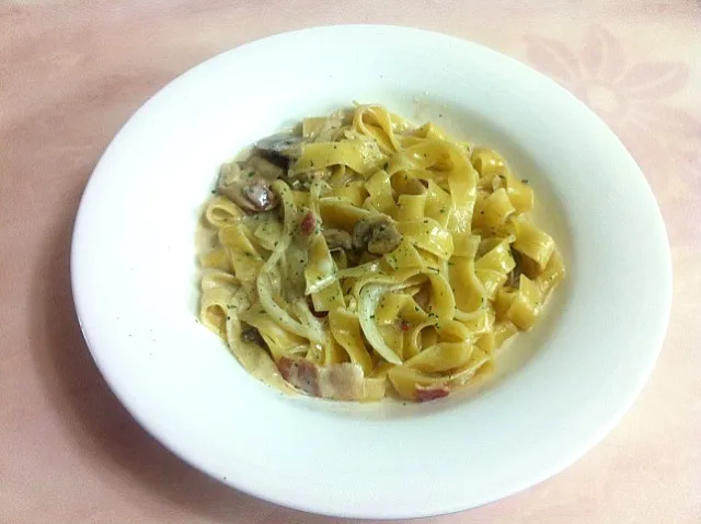 Snapdishの料理写真:cream pasta|Justin Pさん