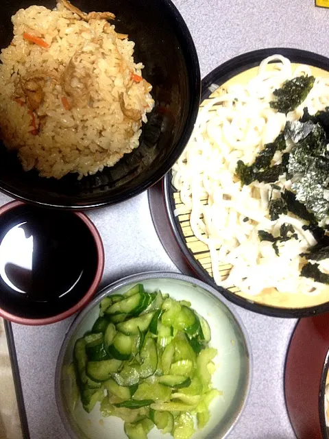 #夕飯 もりうどん(大盛)、炊き込み五目ご飯、セロリキュウリサラダ。炊き込み五目ご飯はおかわりしたさ|ms903さん