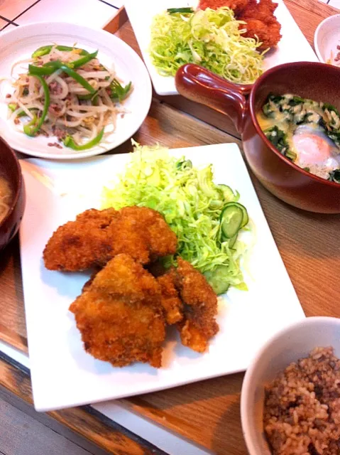 チキンカツ   ほうれん草の巣ごもり  味噌汁 もやしとピーマンのひき肉炒め|よしいみさとさん