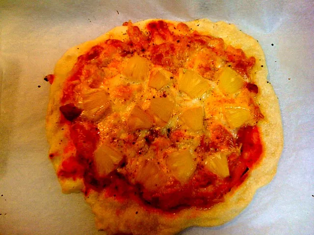 ham and pineapple pizza|Kirsten Adachiさん