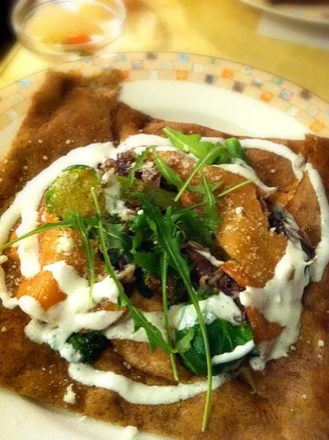 スモークサーモンとホタルイカと菜の花トマト煮込みのガレット|karuさん