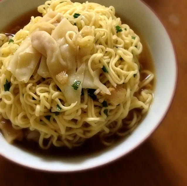 Snapdishの料理写真:マルちゃん劇メンワンタン丼|mango wanigaさん