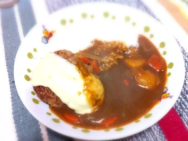 Snapdishの料理写真:チーズハンバーグカレー|おだじまみほさん