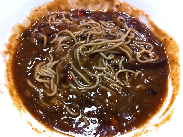 カレー蕎麦を。自家製カレーを筑前煮の煮汁で割ったお出汁が抜群！|たけうちさん